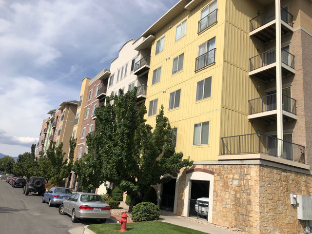 165 Albion Village Way #403 — photo