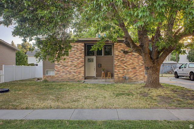 1076 Shannon Cir — photo