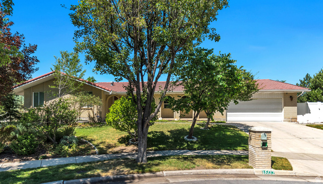 1602 E Nicklaus Cir — photo