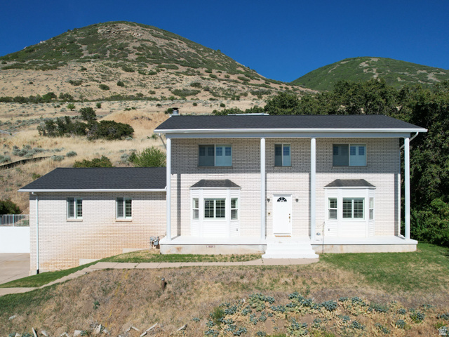 1398 N Oakridge Dr — photo