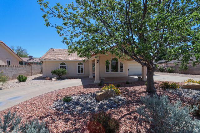 1740 Tamarisk Dr — photo