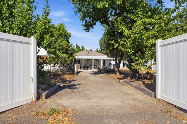 Home in Murray, UT 84107 — photo 3