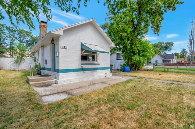 982 S Grant Ave — photo