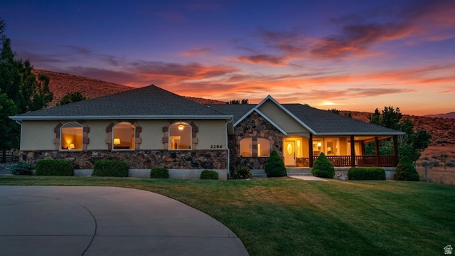 2286 E Cedar Dr — photo
