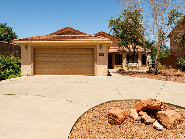 65 E Red Shadow Cir — photo