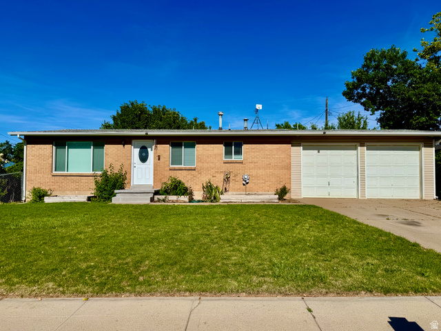 1105 Mala Dr — photo