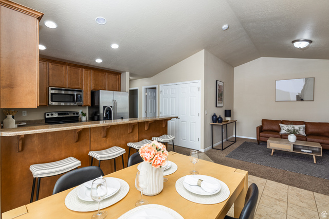 1147 N Abbotsford Dr — photo