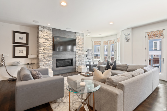 614 Main St #201 — photo