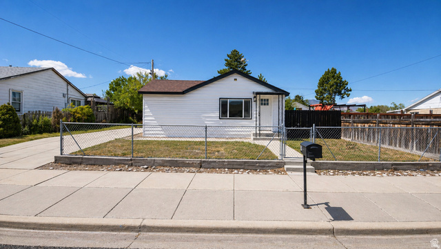 54 S Hale St — photo