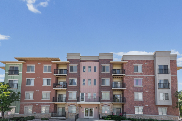 194 W Albion Village Way #105 — photo