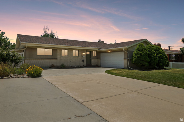 1134 E Manor Cir — photo