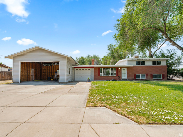 120 E Cox Lane — photo