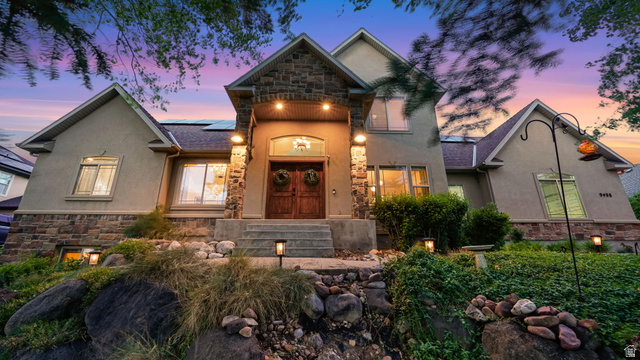 9498 N Canyon Heights Dr — photo