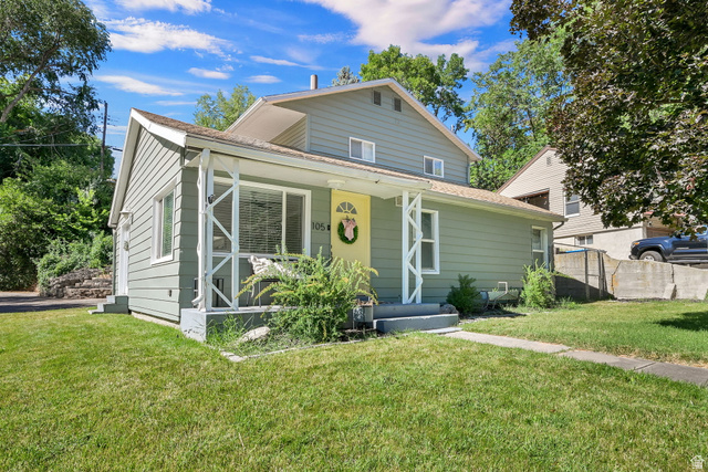 105 E Country Club Dr — photo