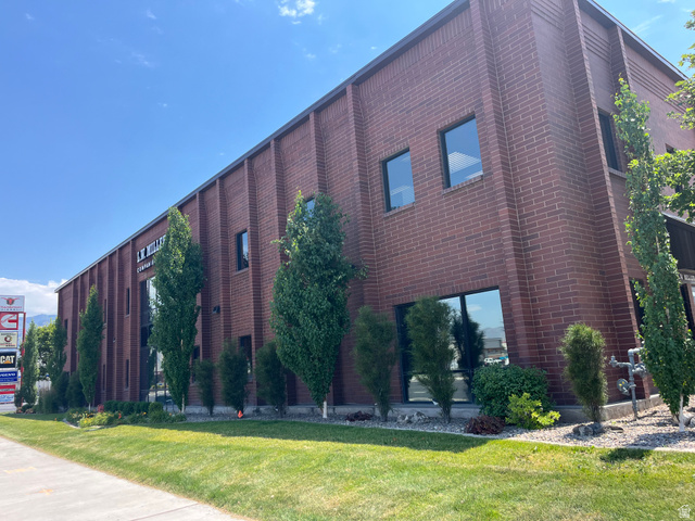 1050 W 200 N — photo
