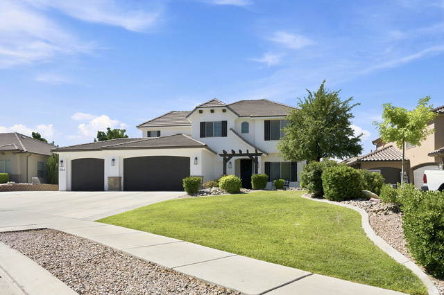 2744 E Carmine Dr — photo