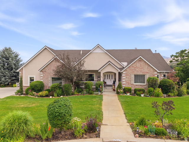 1317 E South Pond Cir — photo