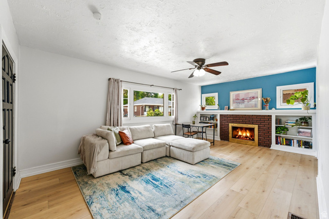 208 E Westminster Ave — photo