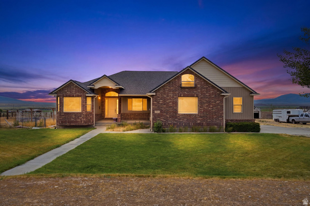 2567 W Rim Rock Dr — photo