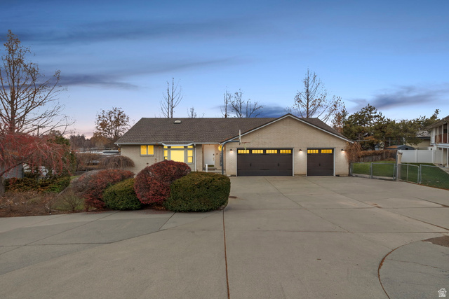 1504 E Spring Ln — photo