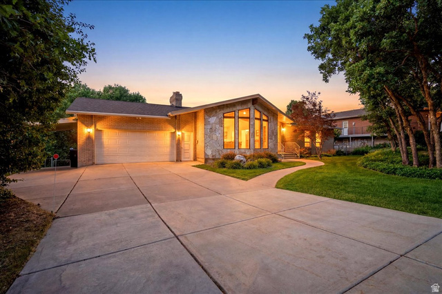 2465 E Woodland Dr — photo