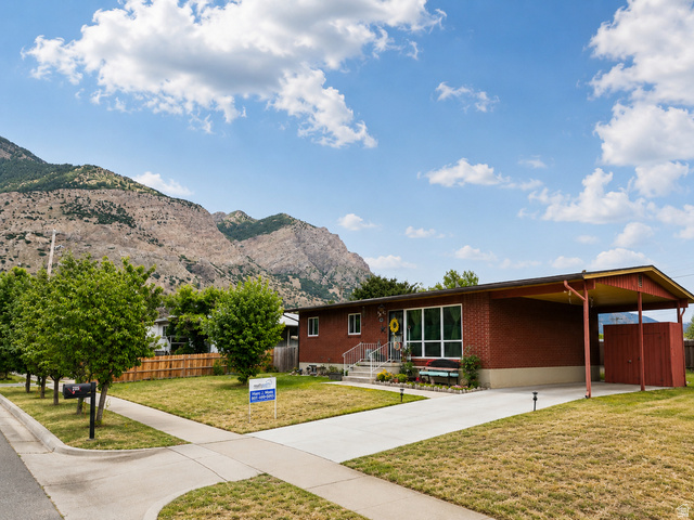 715 E Lockwood Dr. — photo