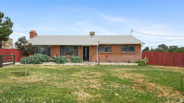 290 W Durfee St — photo