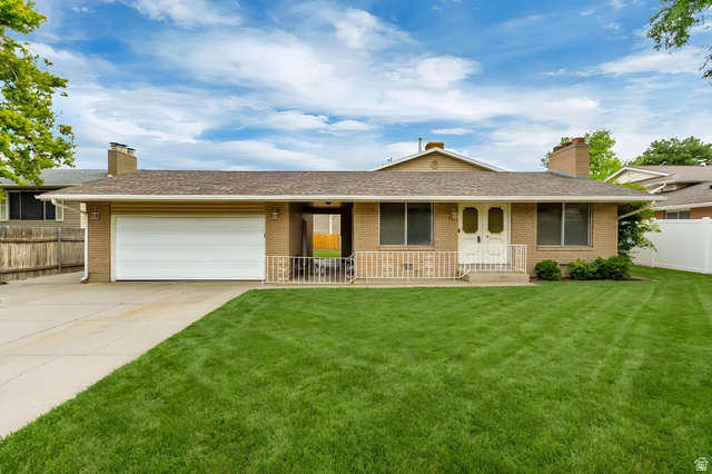 1447 E Hollow Dale Dr — photo