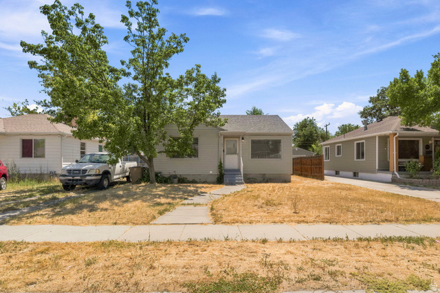 831 W Montague Ave — photo