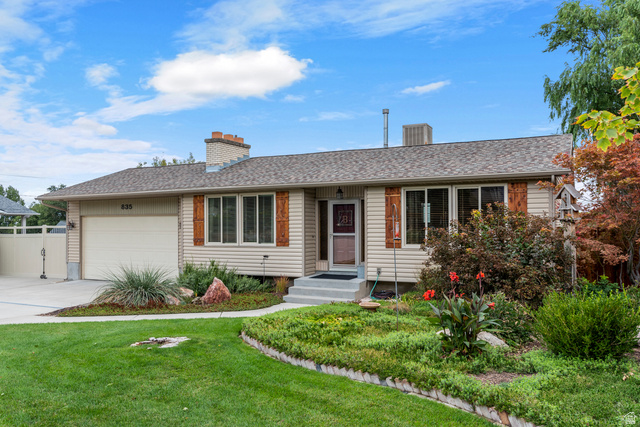 835 E Canyon Breeze Ln — photo