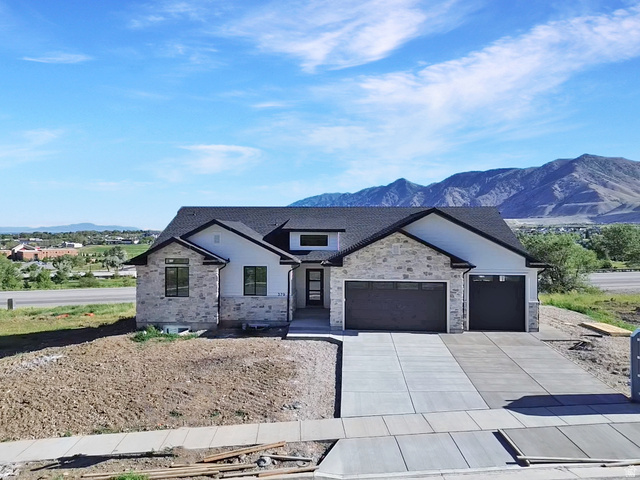 379 E Skyline Dr — photo