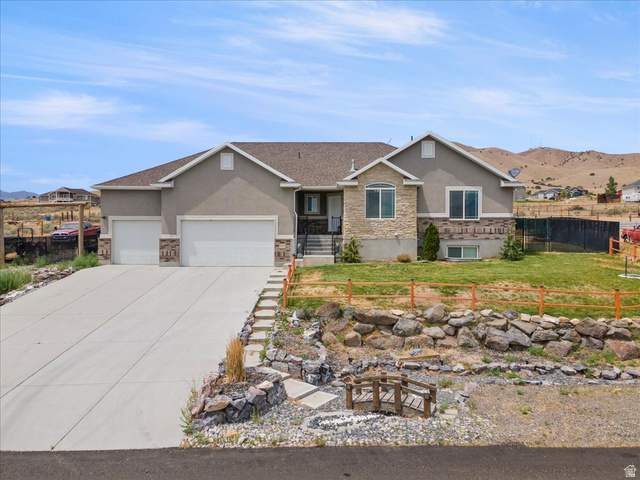 1706 W Rim Rock Dr — photo