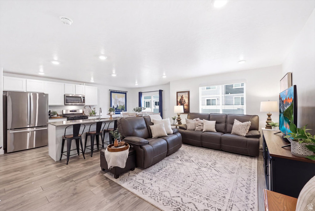 1123 W Hidden Spring Dr — photo