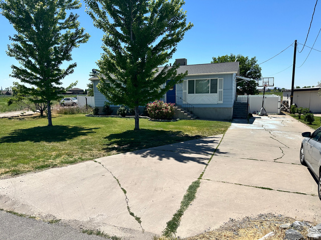 2593 N 2000 W — photo