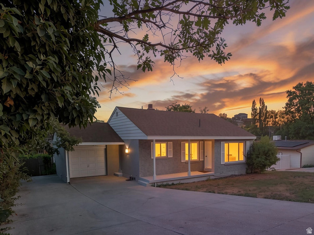 730 E Oak Dr — photo