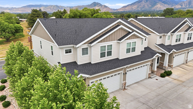 1303 E Weyburn Ln — photo