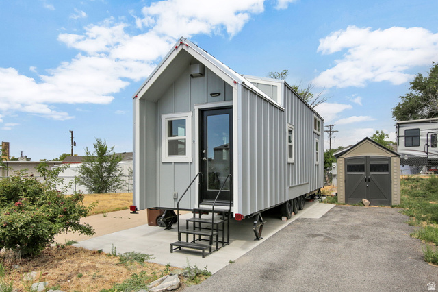 111 Barrington Way — photo