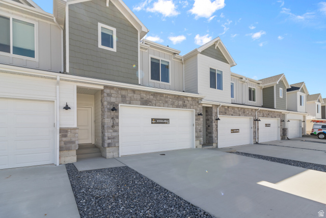 730 W 750 N — photo