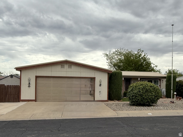 82 N 3880 W — photo