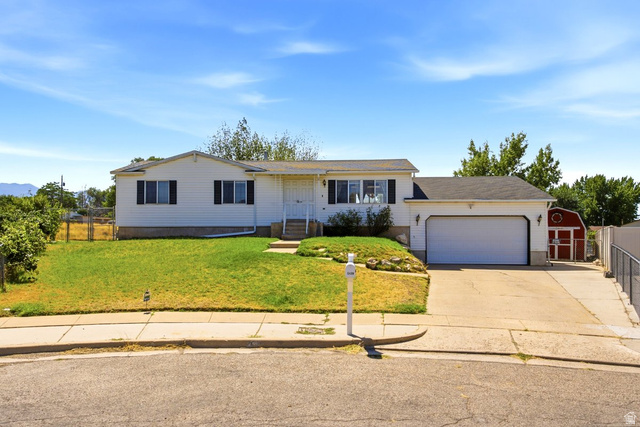 648 W 700 N — photo