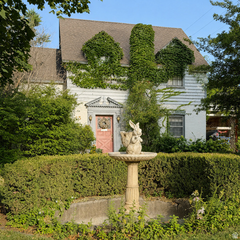 45 N 300 E — photo