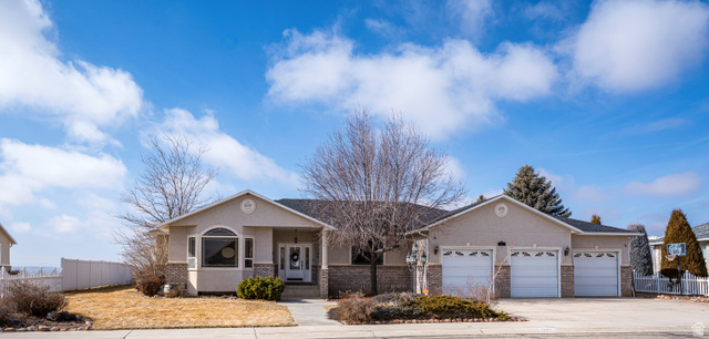 1135 W Park Ridge Dr — photo