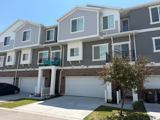 4215 W Silver Canyon Court St — photo