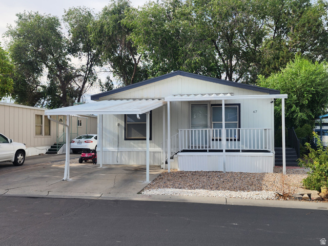 1594 W 400 67 — photo