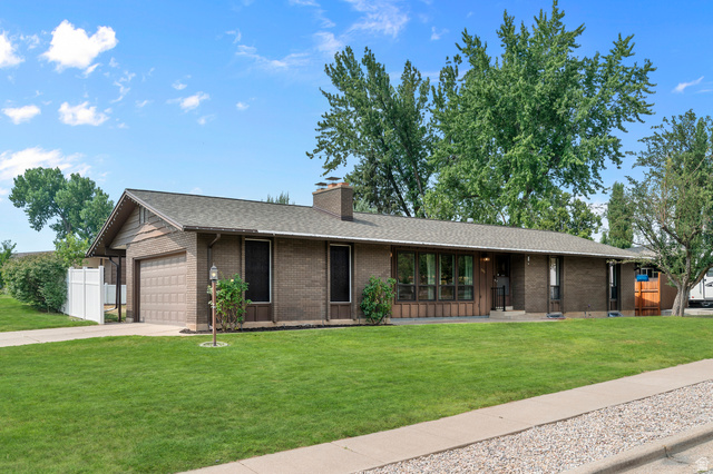 806 Vista Dr — photo