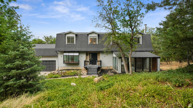 90 E Broadhollow Dr — photo