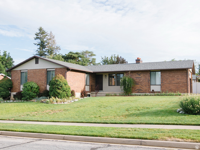 1157 E Creekview Dr — photo