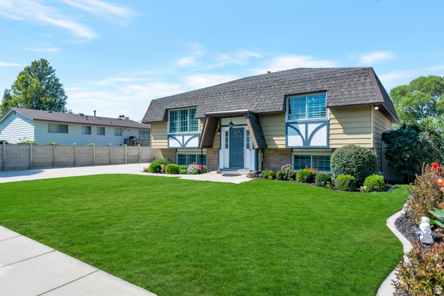 3268 W Hector Dr — photo