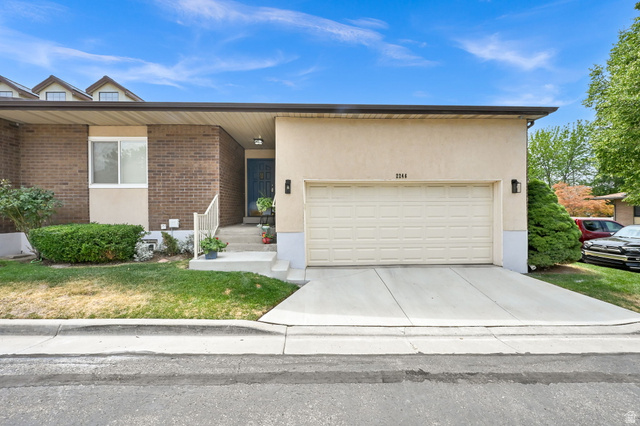 2246 E Lincoln Ct — photo