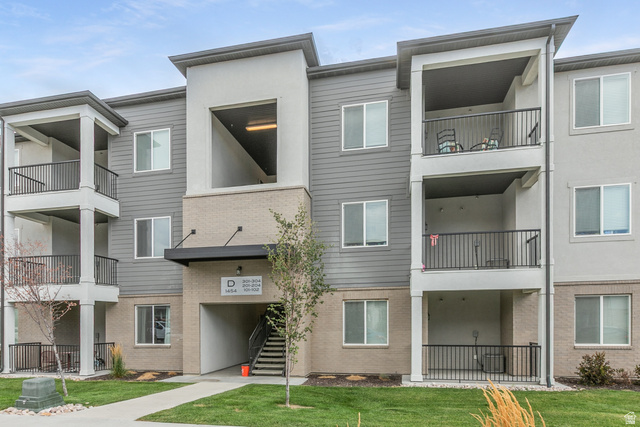 1454 N 3830 W #302 — photo